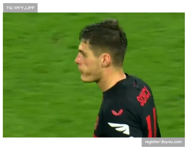 勒沃库森希克支点作用明显 头球破门展现锋线战术价值